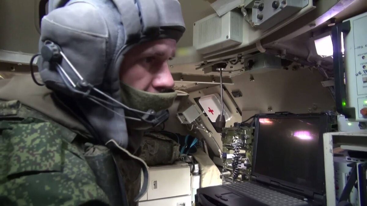    Тайна, скрытая в стальных крыльях: радиоперехват НАТО и операция "Голос"