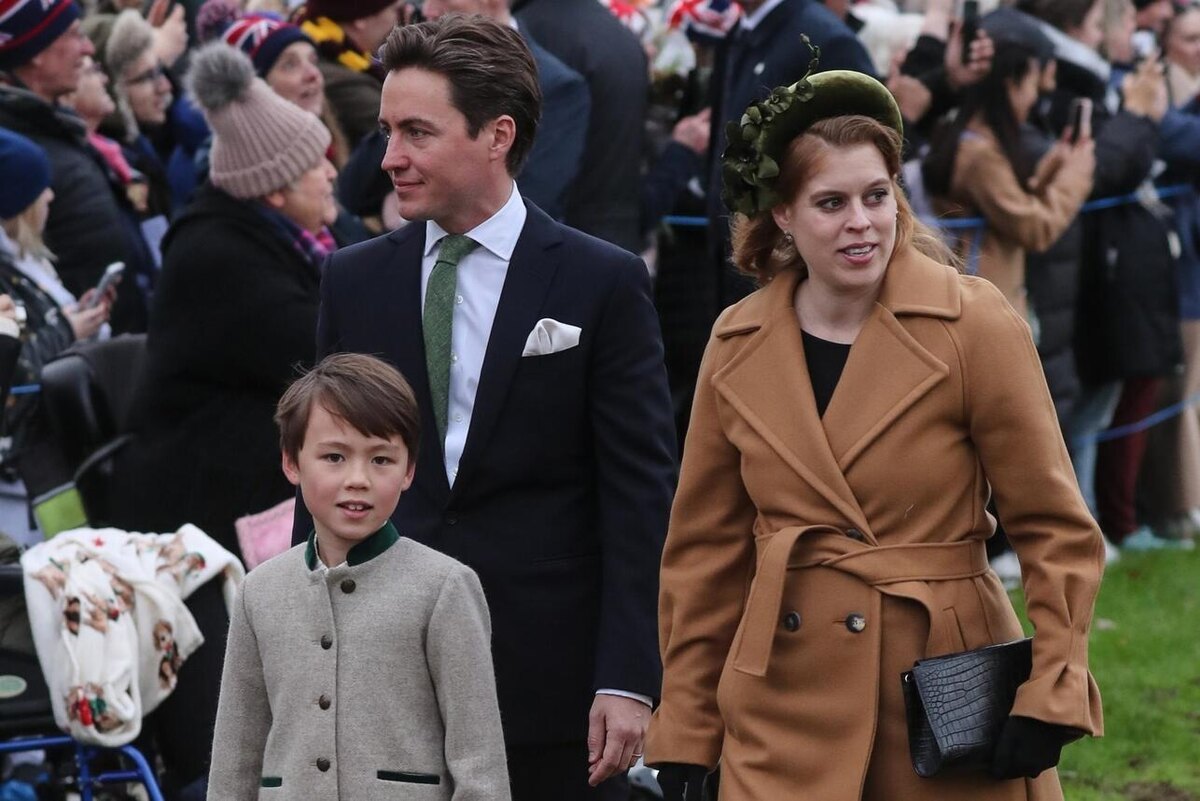    Беатрис с мужем и пасынком Вольфи LEGION-MEDIA