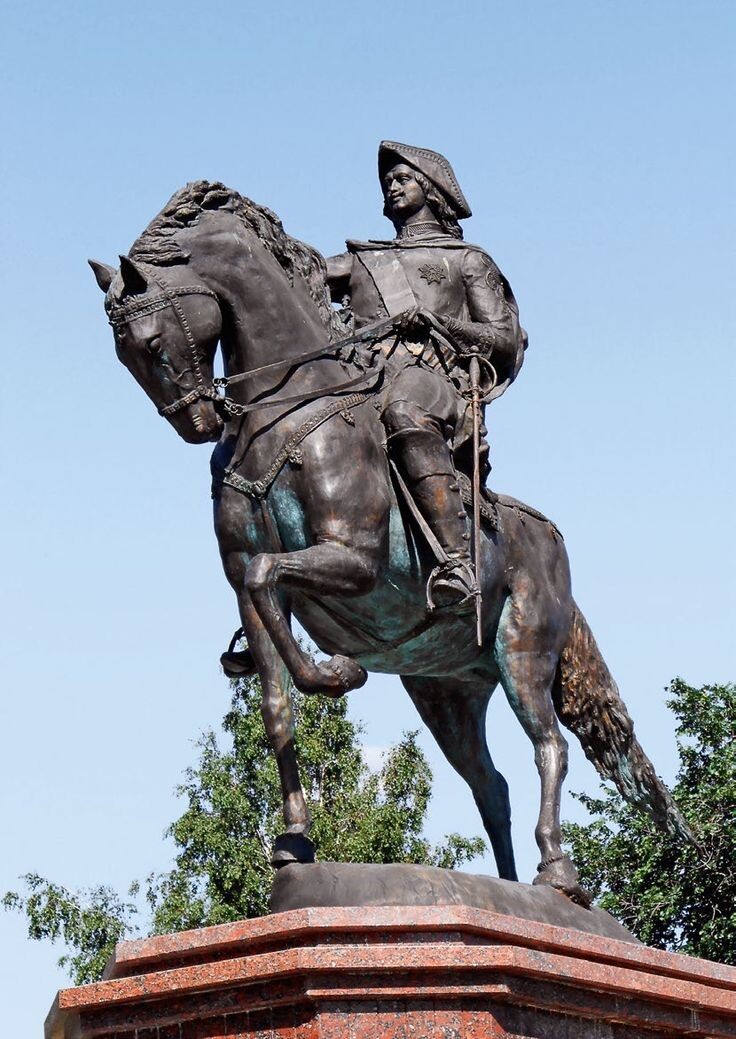 Тайный язык конных монументов: как поза лошади раскрывает судьбу всадника