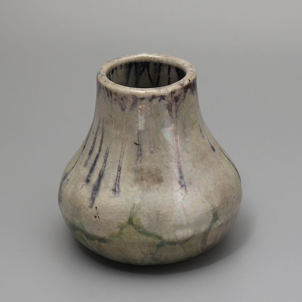 Маленькая интерьерная вазочка с цветными поливами, керамика Абрамцево, 1910-е. Фото с нашего сайта dvaveka.ru