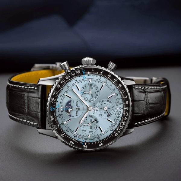 Breitling Navitimer с вечным календарём 