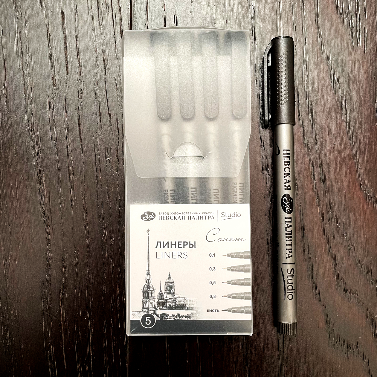 Набор из 5 линеров в аккуратной упаковке.