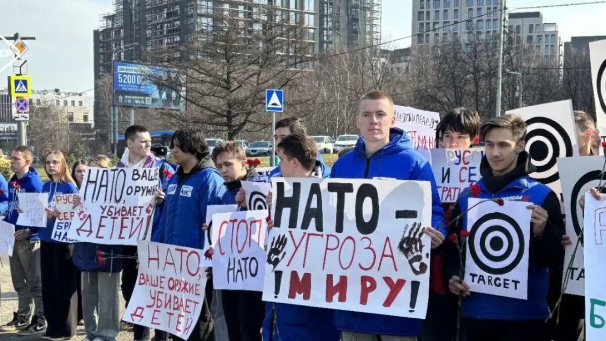    Акция у посольства Сербии.