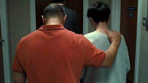 Кадр из сериала "Переходный возраст" 