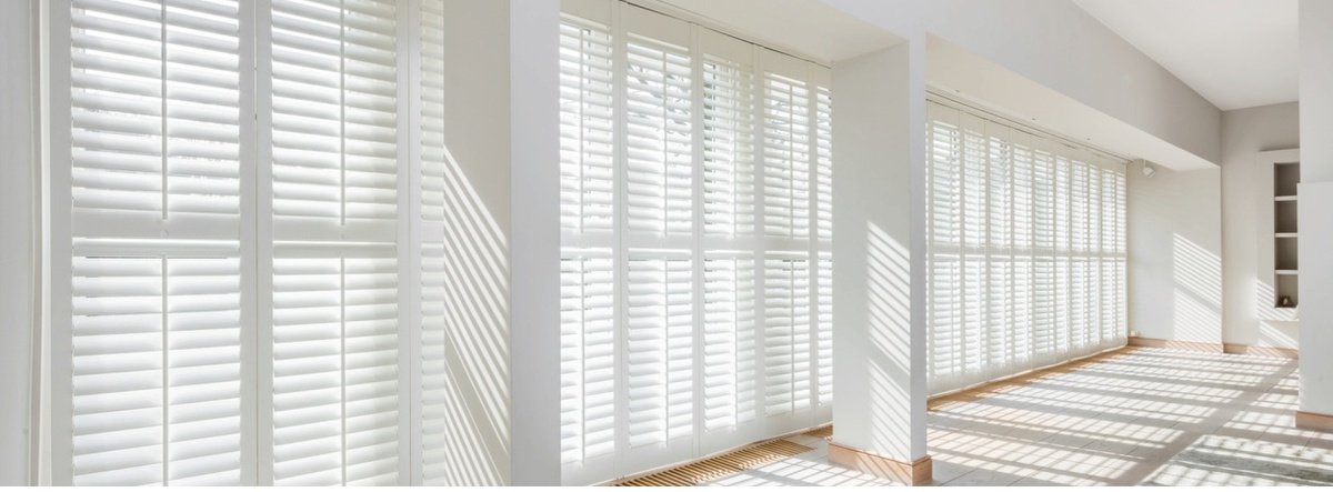 Оформления офиса опен-спейс шаттерсами.