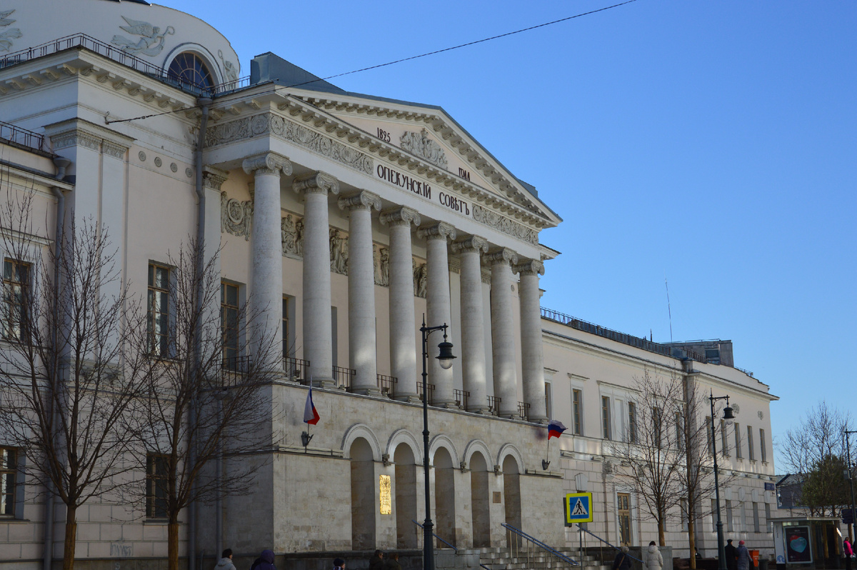 Дом Опекунского совета на Солянке. Памятник московского ампира. Фото автора