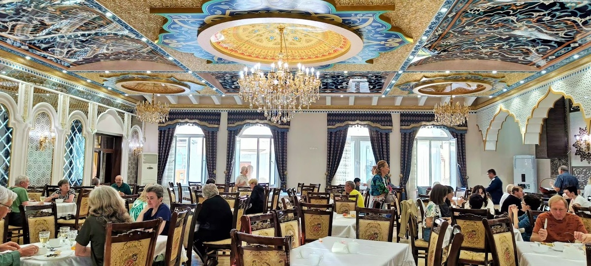 Ресторан в отеле Asia Bukhara. Фото автора