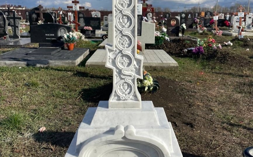 Уход за мраморным памятником