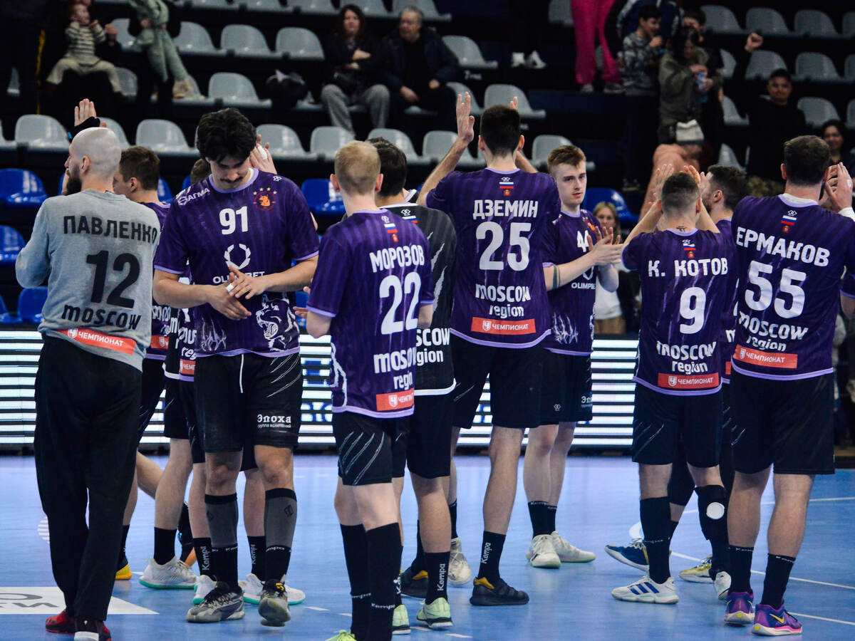    Неожиданным домашним поражением чеховцы лишили себя права на ошибку