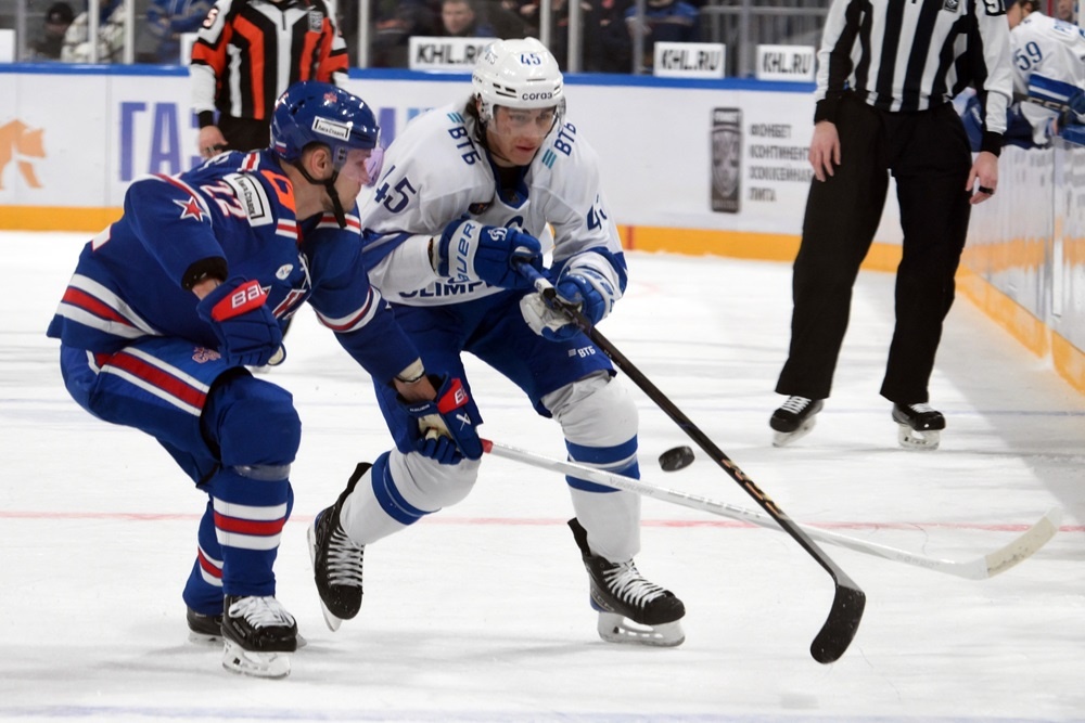    Противостояние московского "Динамо" и СКА станет одним из самых горячих в 1/8 финала Кубка Гагарина. / РИА Новости