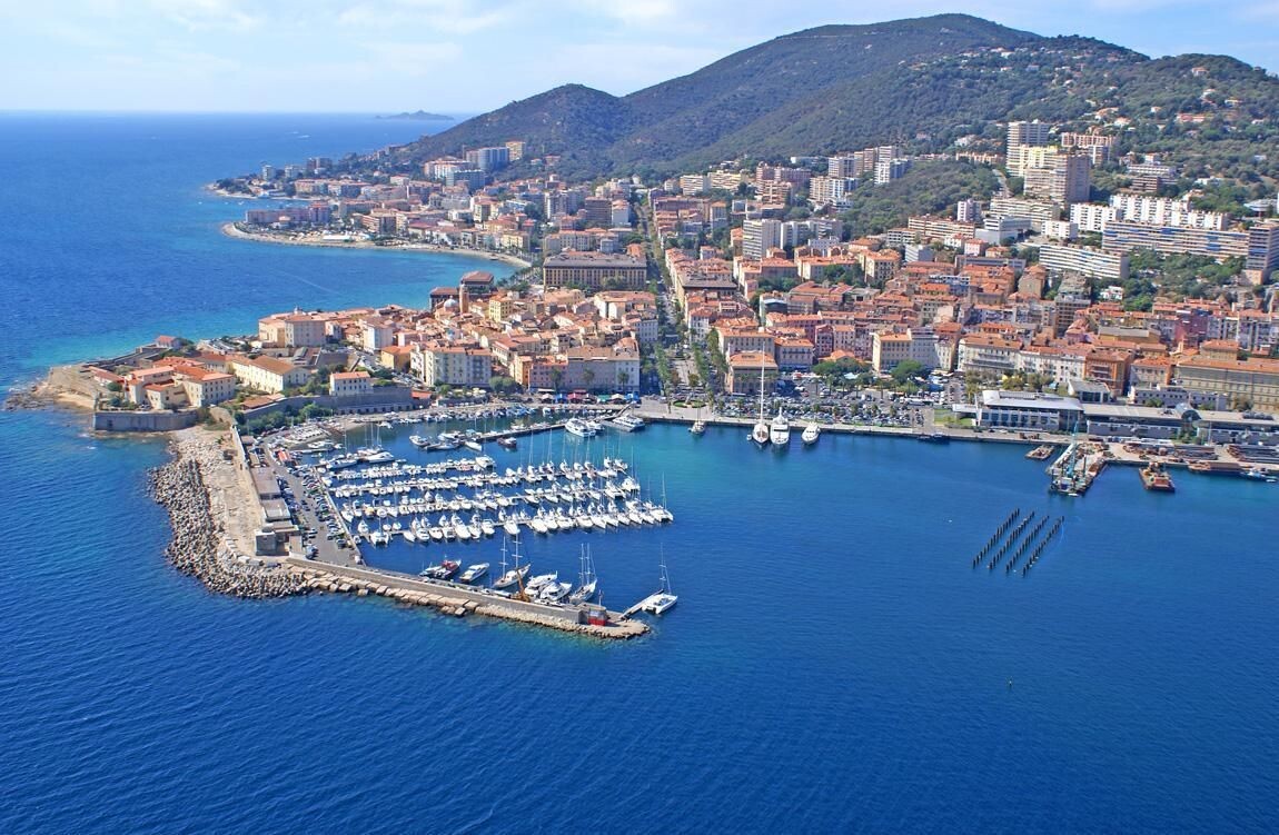 Так выглядит сейчас город в котором родился Наполеон