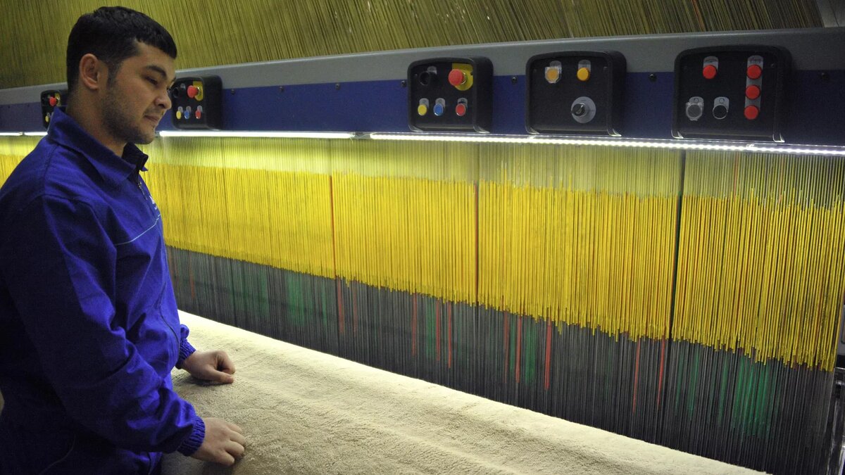 Завод по производству ковров, архивное фото