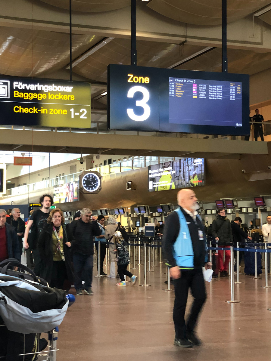 ФОТО ИЗ ЛИЧНОГО АРХИВА АВТОРА. АЭРОПОРТ АРЛАНДА.