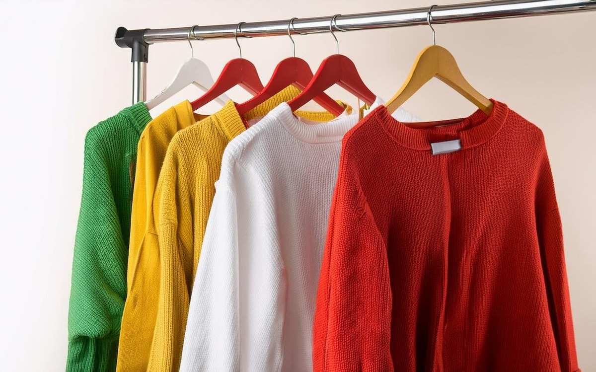 Ваш гардероб будет притягивать взгляды: простой трюк для сохранения насыщенного цвета тканей / Фото: Pogovorim.by
