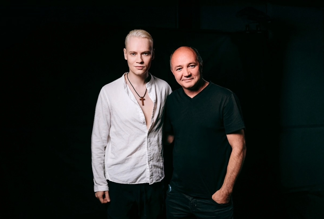 Помните, такой был выразительный цикл фотографий, приуроченный к выходу фильма «Вслед за отцом?»  Из интернета 