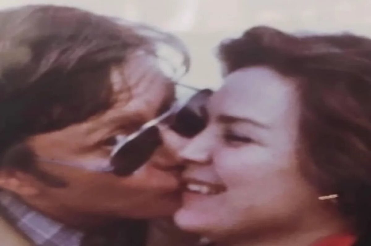    Мария Голубкина показала редкий снимок своей матери с Андреем Мироновым