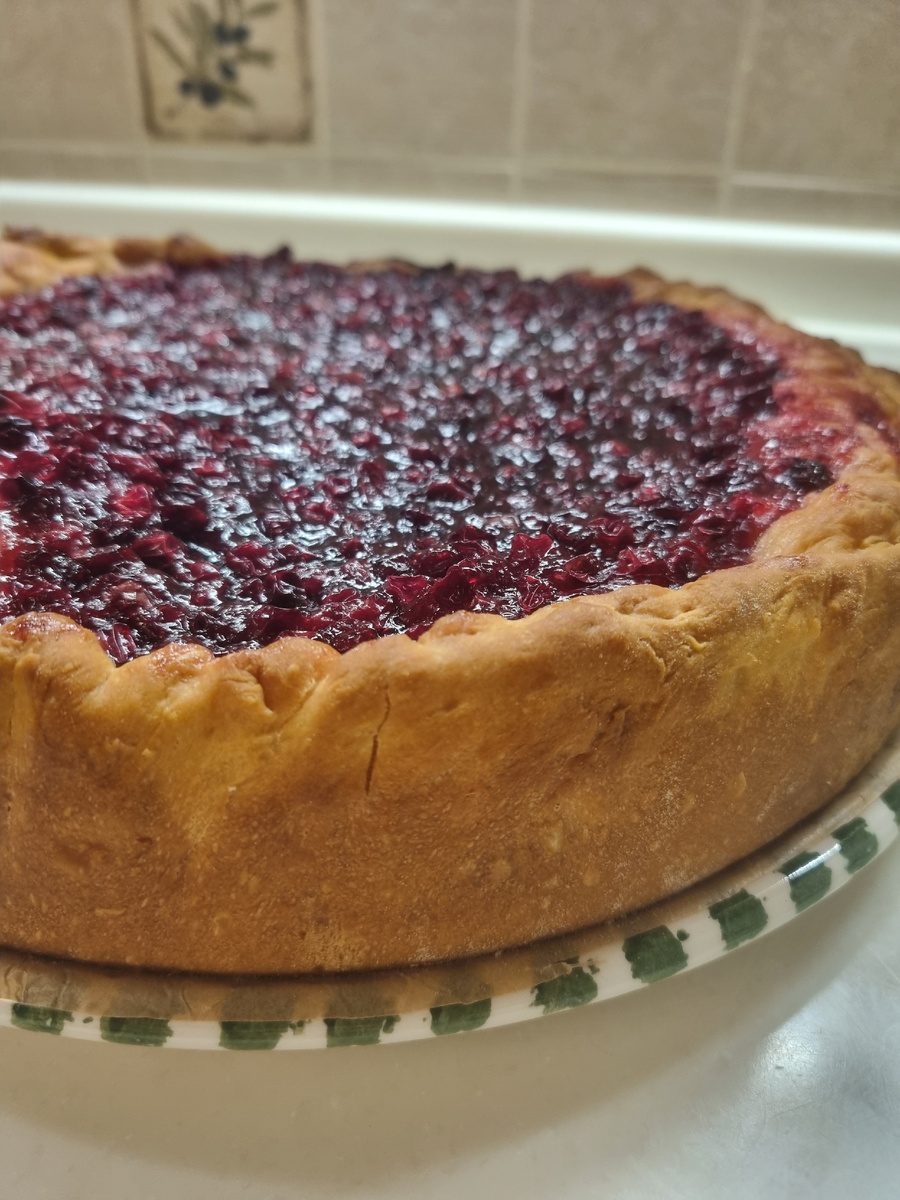 Фото автора. Открытый пирог с брусникой и яблочным повидлом 