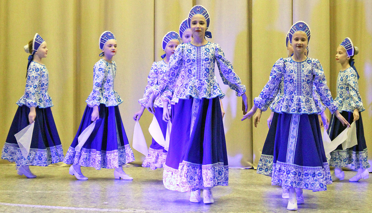 Коллектив Дома культуры поздравляет хореографическая группа «Непоседы»