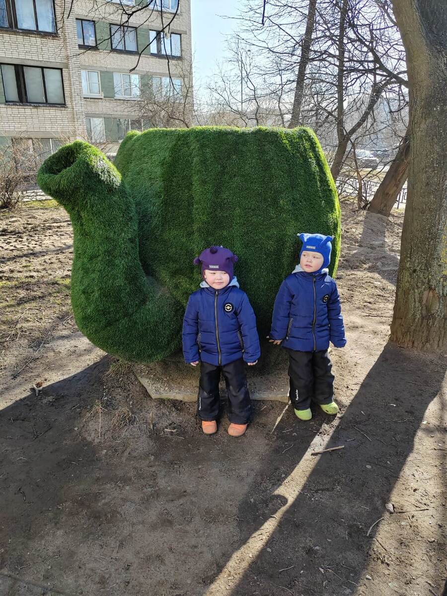 Здесь ещё в резине гуляем. Уговорили