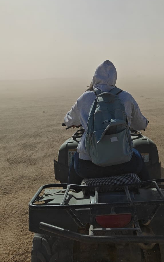 Зато оцените прекрасный вид, расстилающейся передо мной пустыни!