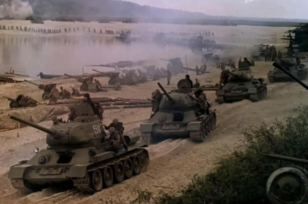 Танки на Курской дуге. Кадр из фильма "Освобождение. Огненная дуга".
