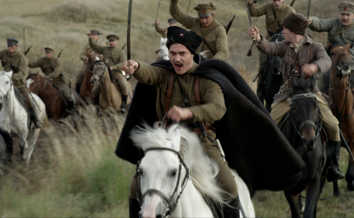 Красная конница а атаке. Кадр из сериала "Старсти по Чапаю"