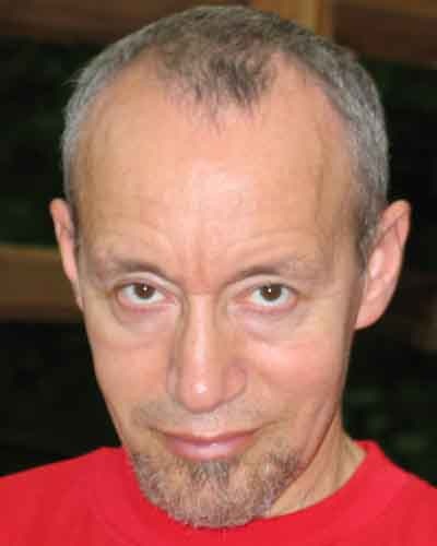 Рафаэль Левчин (1946-2013) – поэт, переводчик, художник. Родился 27 сентября 1946 в городе Джанкой. В 1970—1991 годах жил в Киеве. Окончил Литературный институт имени А. М. Горького (1977—1983). После окончания института возвращается из Москвы в Киев, где участвует во многих неформальных творческих группах: «Литтеррористов», «Чен-Дзю», в театре-студии «Театральный Клуб», в Театре-на-Подоле, «Глоссолалии» Юрия Зморовича, и др. В 1991 году переехал в Чикаго, жил в Эванстоне и Скоки.
Состоял в группе литераторов-метареалистов и метаметафористов (наряду с такими авторами, как Юрий Арабов, Аркадий Драгомощенко, Иван Жданов, Александр Иличевский, Константин Кедров, Алексей Парщиков и др.) Особую известность получил как переводчик с польского, словацкого, немецкого, английского, эритрейского, но в первую очередь с украинского.
Участник различных международных проектов, в том числе «Агасфер» (Москва, 1991), «Театр слова» (Калининград, 1995), EyeRhymes (Эдмонтон, 1997), GeZelle (Брюгге, 1999). Публиковался в журналах и альманахах «Многоточие», «Новый Круг», «Черновик», «Ойкумена», «Мы Пришли!», «Звезда Востока», «Соты», «Стетоскоп», «Комментарии», KTO ZDES’, «Слово писателя». Вышли книги стихотворений в авторском оформлении «ВОДАогонь» (СПб., 1996), Ludus Danielis (М., 2003), сборник фантастической прозы «Окончательный текст и другие идиллии» (К., 2006) (в соавторстве с Александром Черновым; сборник стихов «Избранное» (К., 2006).
Участник выставок (коллаж, графика, керамика, бук-арт). Работы в частных коллекциях в Москве, Киеве, Калининграде, Кракове, Чикаго, Майами, Мехико.
Издатель, главный редактор, главный художник многоязычного самиздат-журнала «REFLECT… КУАДУСЕШЩТ». Внештатный сотрудник International Theater Ensemble.