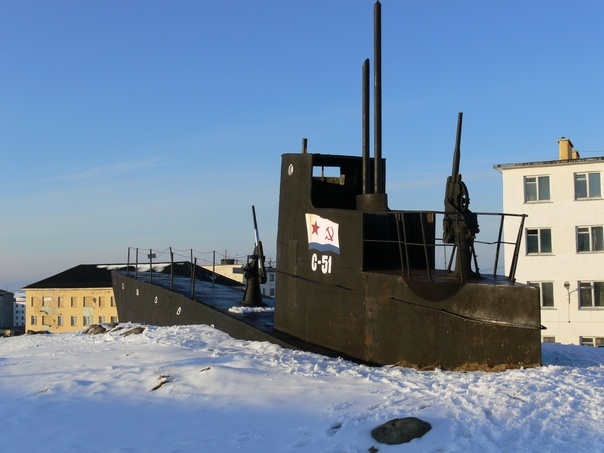 Фото из сети интернет, свободный доступ. / Гремиханская достопримечательность - памятник подводной лодке С-51. Фрагменты корпуса ПЛ образца ВОВ использовались фактические.