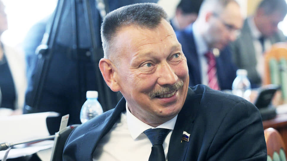 Председатель комитета по госвласти Владимир Паков (на фото) предложил доработать закон об объединении Нижнего Новгорода и Кстова.📷Фото: Роман Яровицын / Коммерсантъ