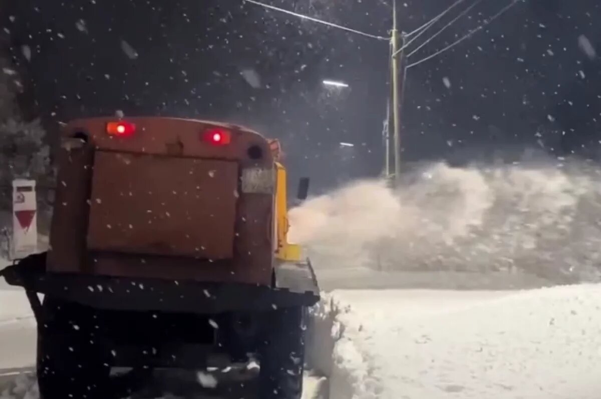    Глава Камчатки сообщил, что техники на уборке снега мало