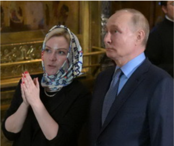 Президент России В.В. Путин и министр культуры РФ О.Б. Любимова в платке "Грезы о Византии" бренда "Русские в моде" by Nina Ruchkina (2024)