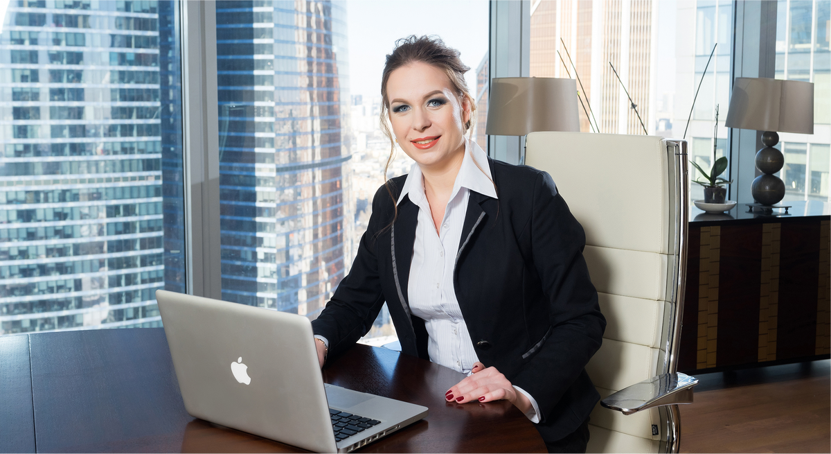 Юлия Голдобина - юрист для бизнеса, с 20-летним опытом юридической практики, защищает доверителей в арбитражных судах по договорным и корпоративным спорам 