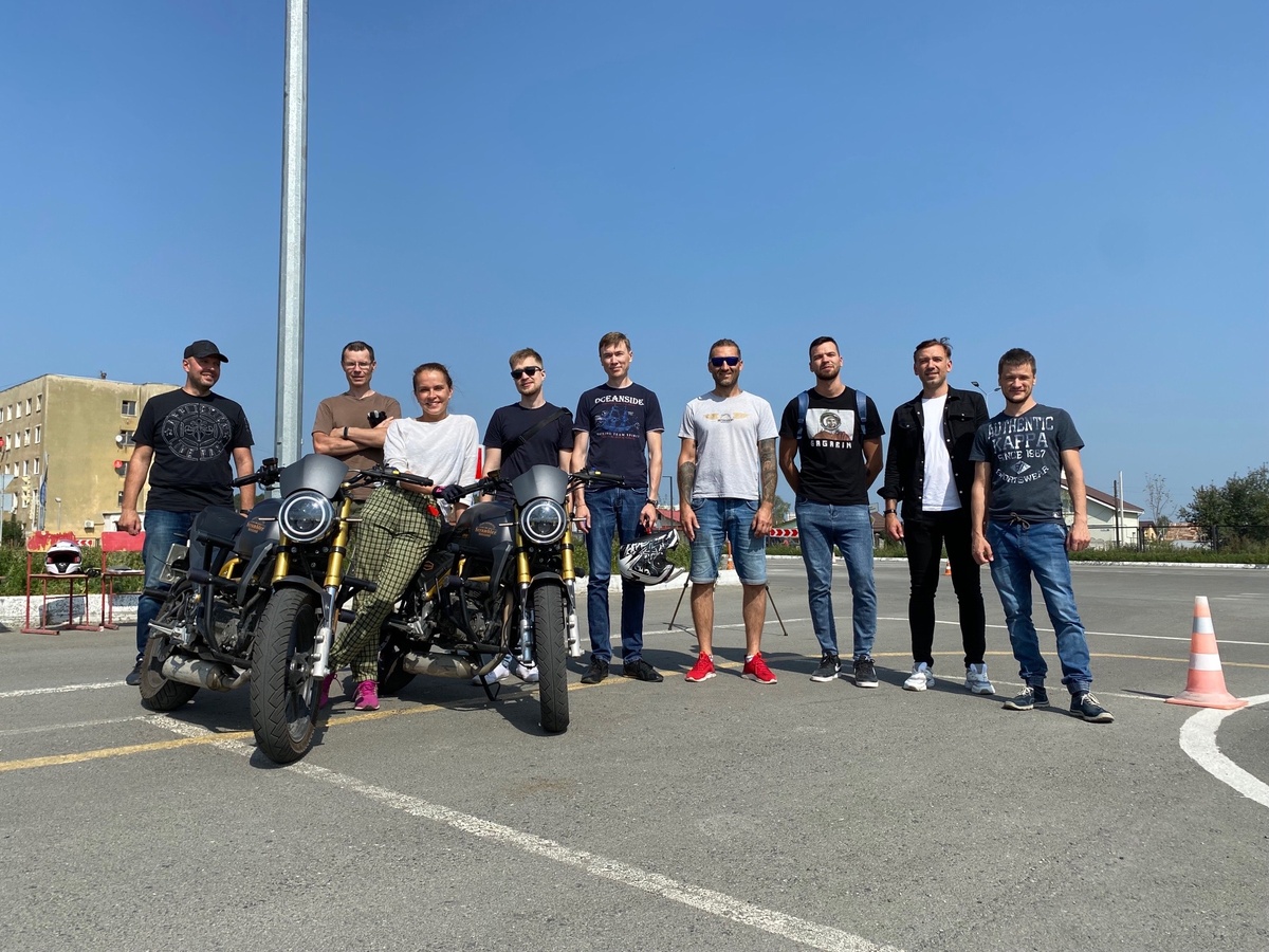 Дмитрий Трифонов с курсантами МотоАкадемии на экзамене