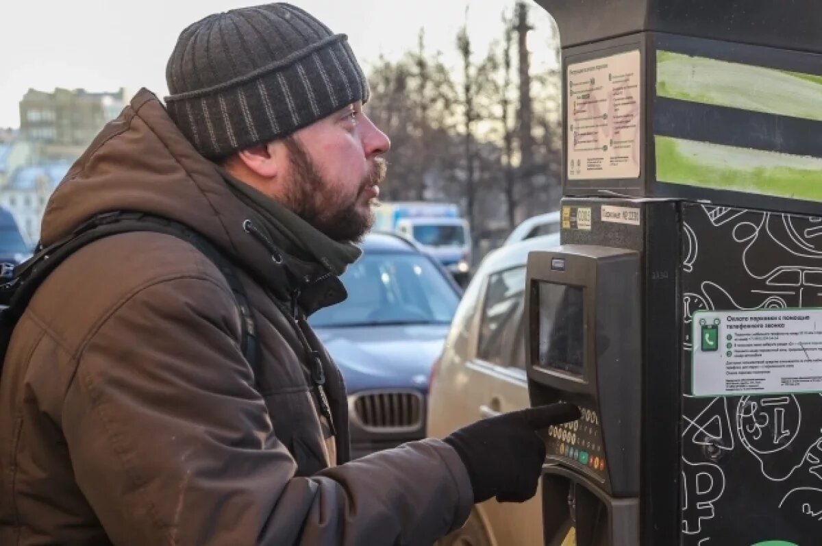    В Омске платную парковку вновь сделали бесплатной
