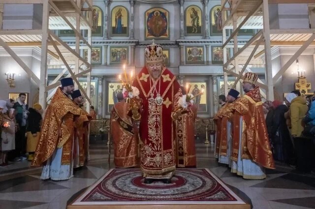    Когда и в какое время нужно идти в церковь на Пасху в 2025 году?