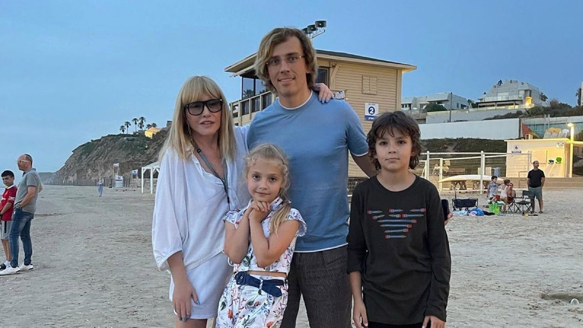 Алла Пугачёва с семьёй