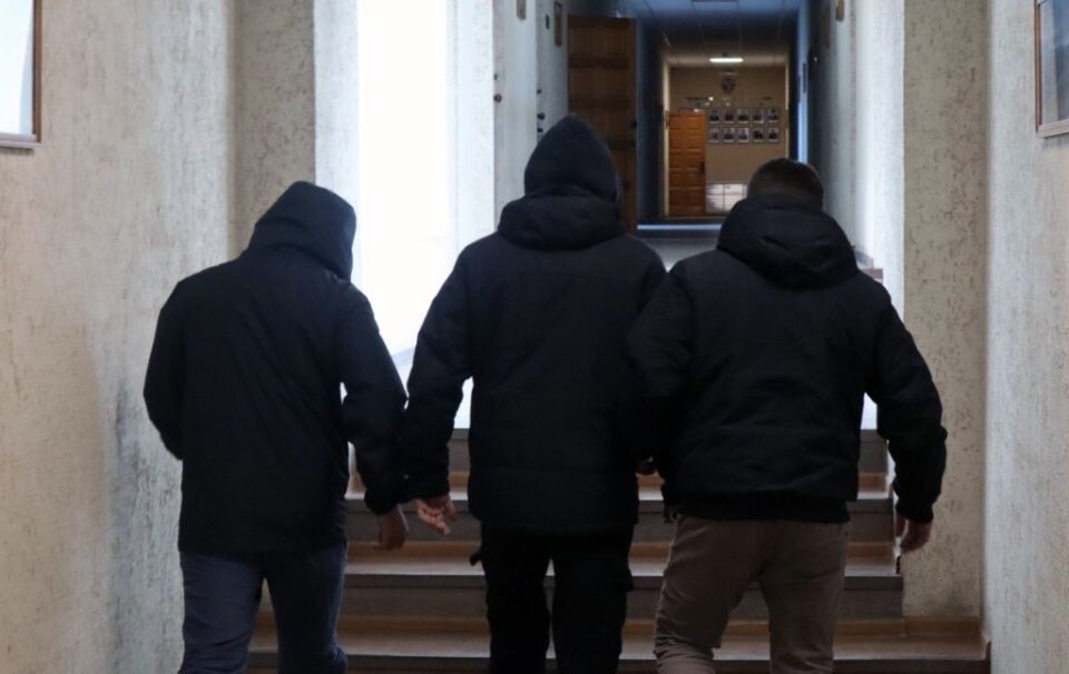    Задержание предполагаемого поджигателя. Источник: t.me/mvdra04