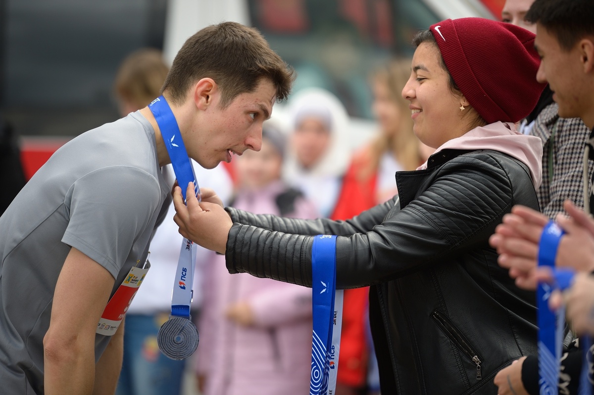 Работа волонтера на финише