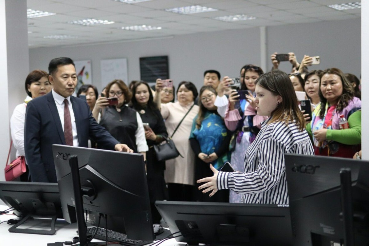 Библиотекари из Монголии на экскурсии в «Молчановке»
Фото: Иркутская областная библиотека им. И. И. Молчанова-Сибирского