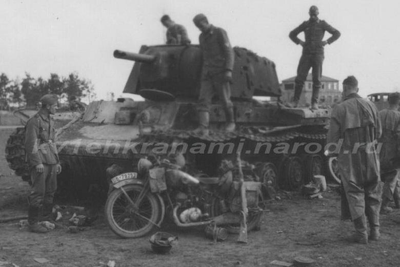 Танк КВ-1 производства ЛКЗ выпуска июля 1941 года (коллекция автора)