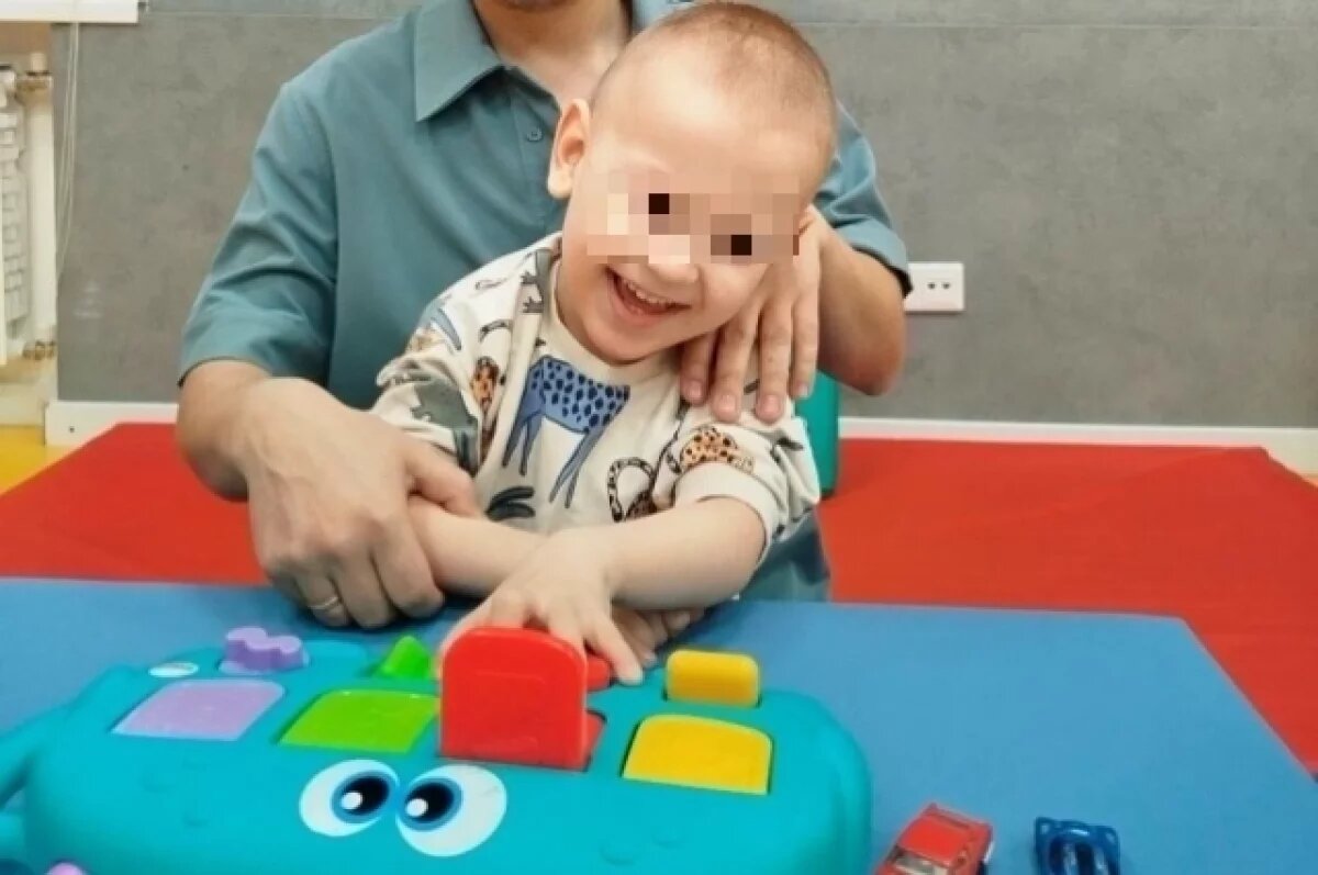    В Новосибирской области собирают средства на лечение 3-летнего Елисея с ДЦП