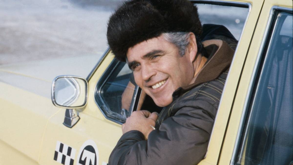    Один из лучших водителей «олимпийской» автоколонны 3-го таксопарка Москвы Иван Григорьевич Дъяченко / Фото: Владимир Яцин / ТАСС