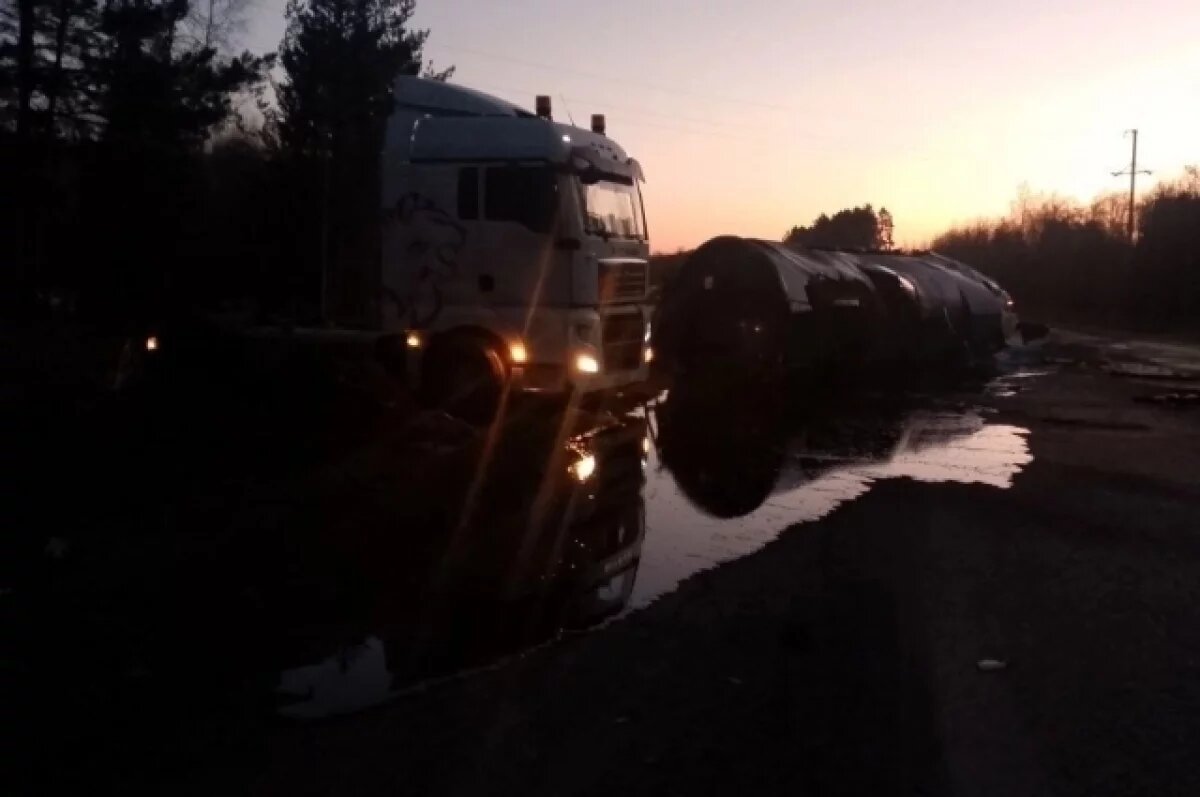    В Удмуртии в результате ДТП с нефтевозом произошел разлив нефти