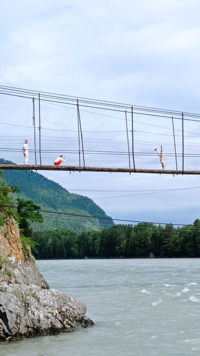 Подвесной мост у села Анос