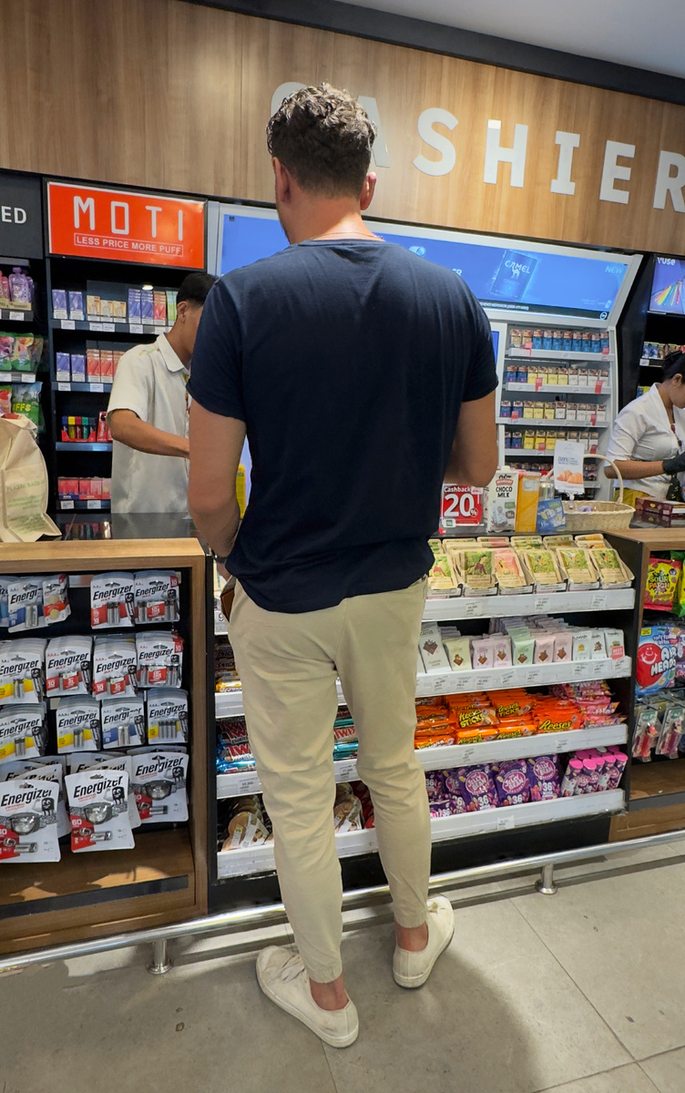 Нафуфырился так, что дышать невозможно!