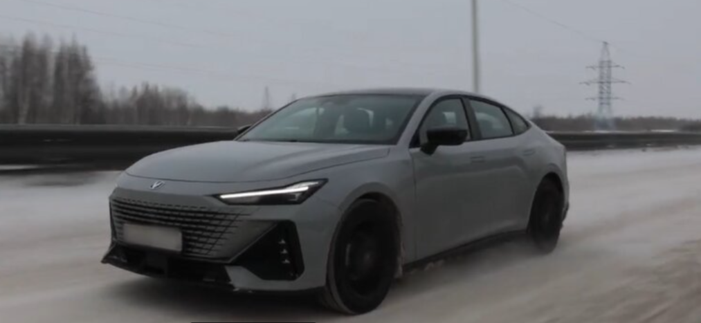 Changan Uni-V продается в России официально.