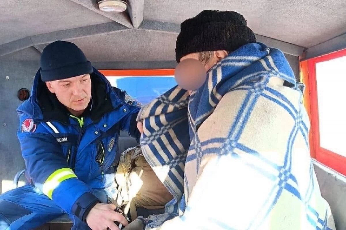    Житель Удмуртии едва не утонул, провалившись под лёд реки Камы