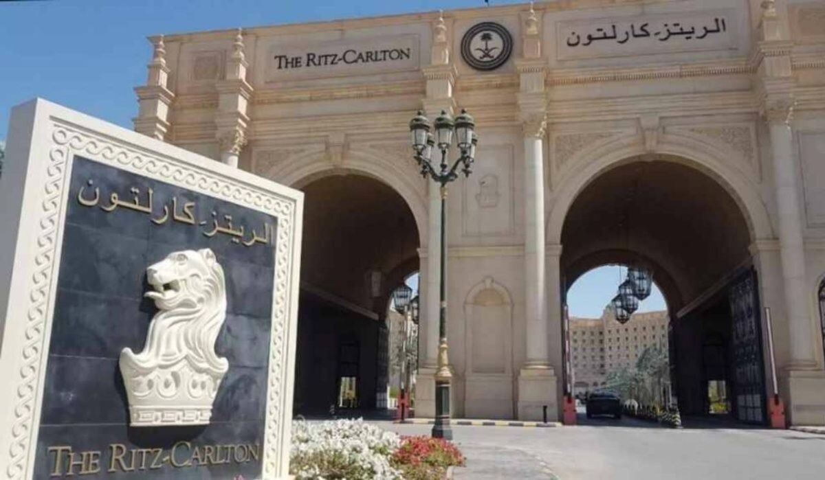     Отель в Эр-Рияде, где проходили переговоры. Источник: ria.ru Автор фото: Михаил Воскресенский