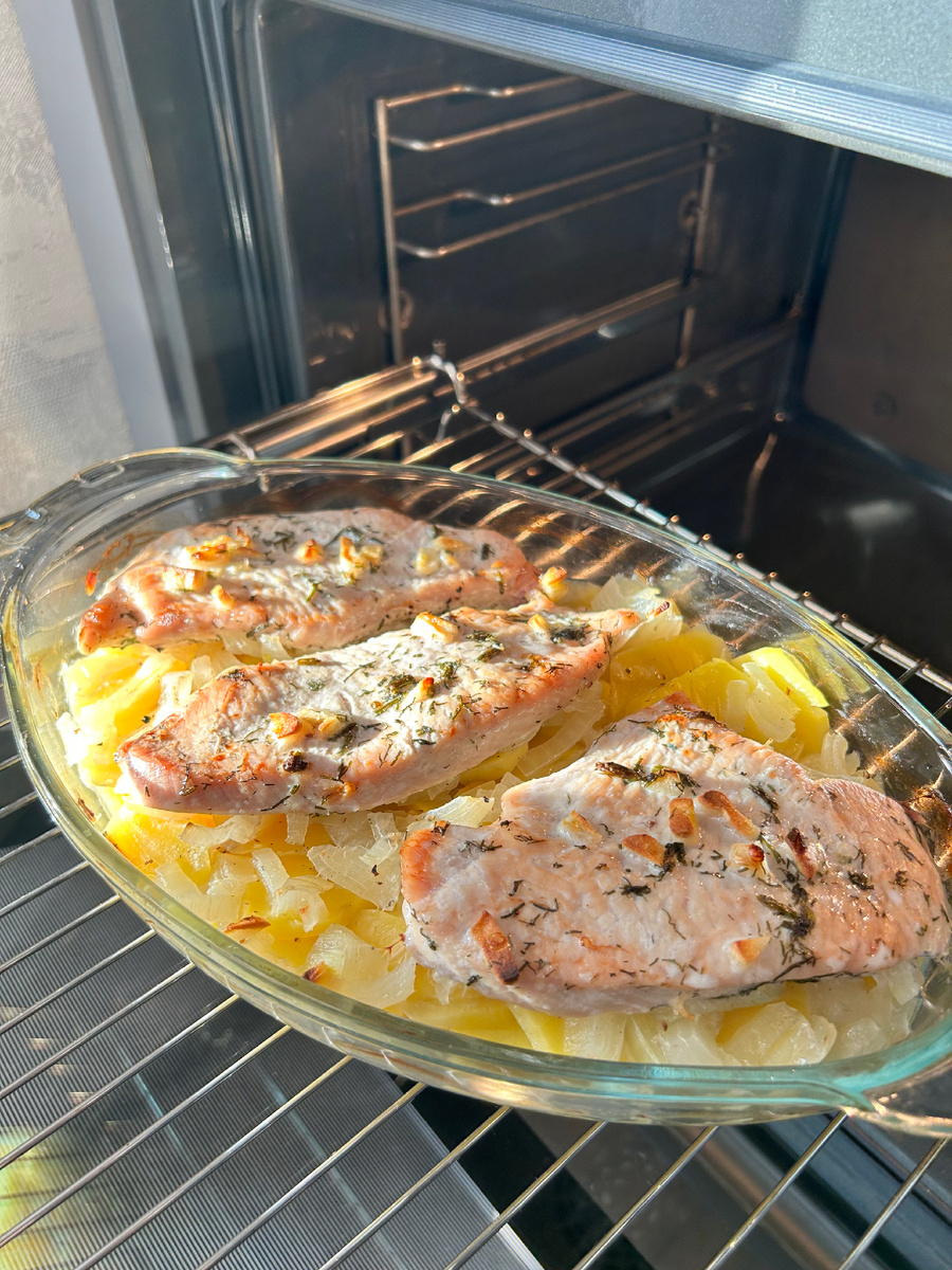 Готовила на выходных - индейка с картошкой😋. Фотография автора канала.