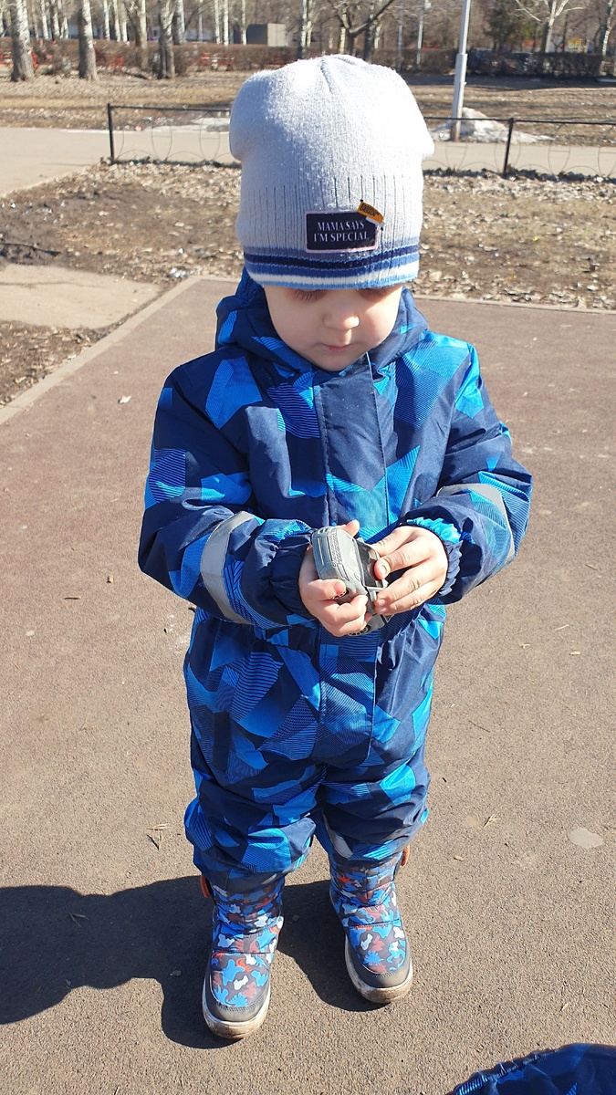 Игорёк с новой машинкой